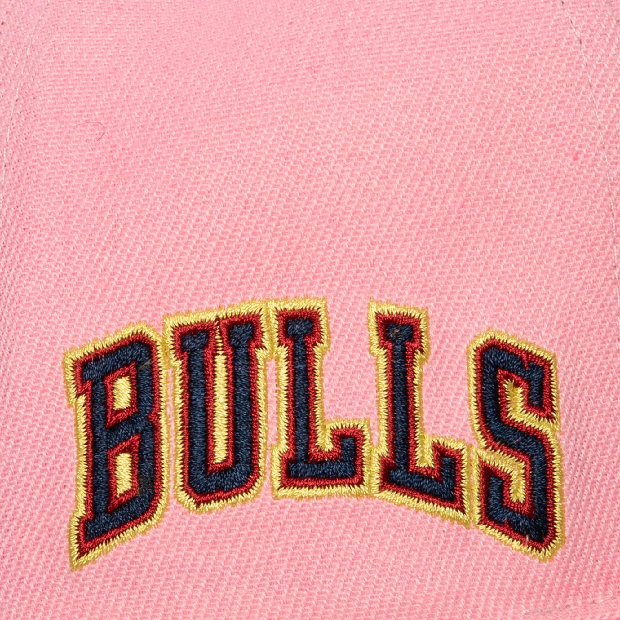 Men's Mitchell & Ness NBA So Fresh Snapback Bulls - Pink - Image 3
